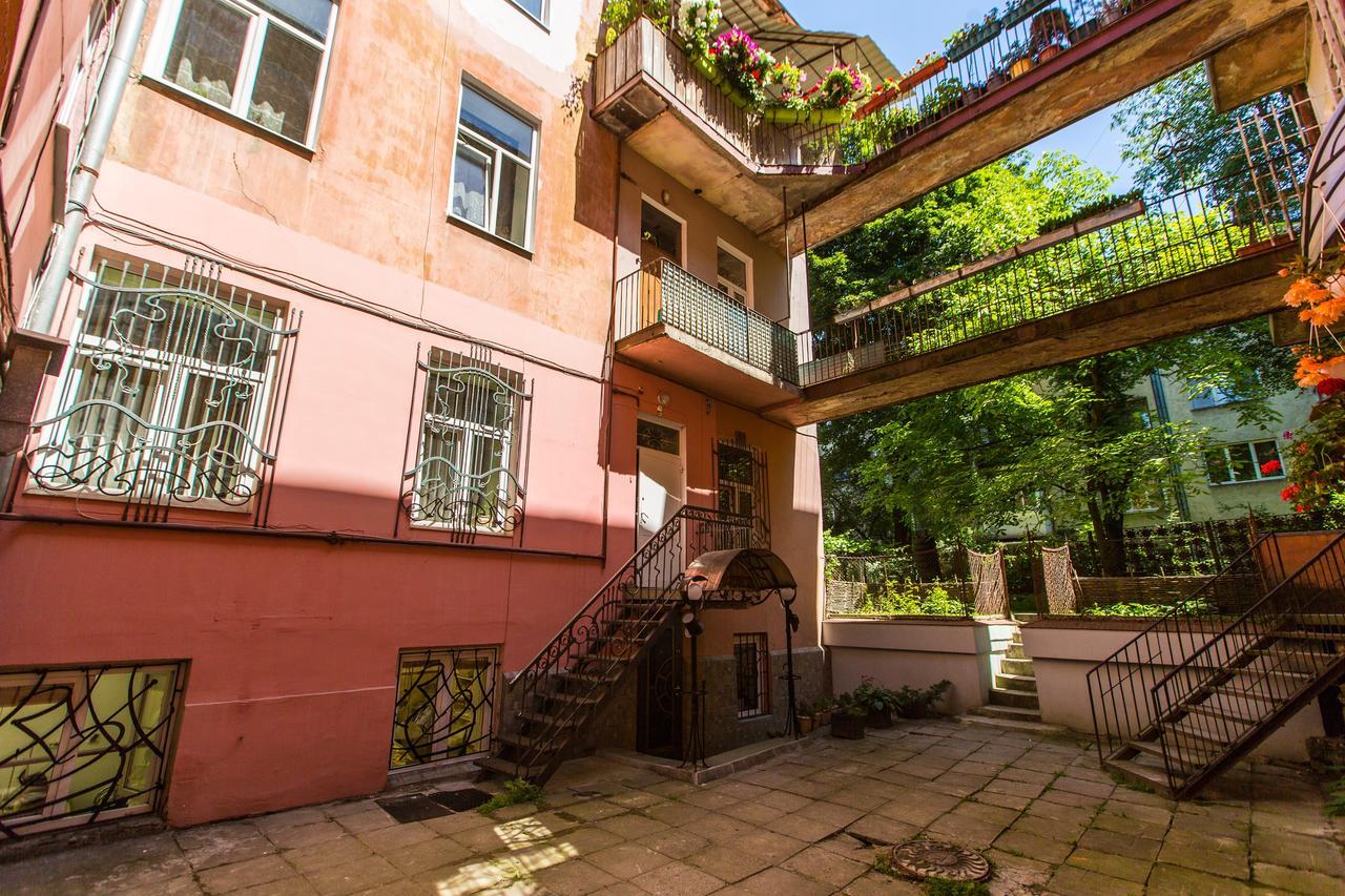 Luxury Central Two Bedroom Apartment Львов Экстерьер фото