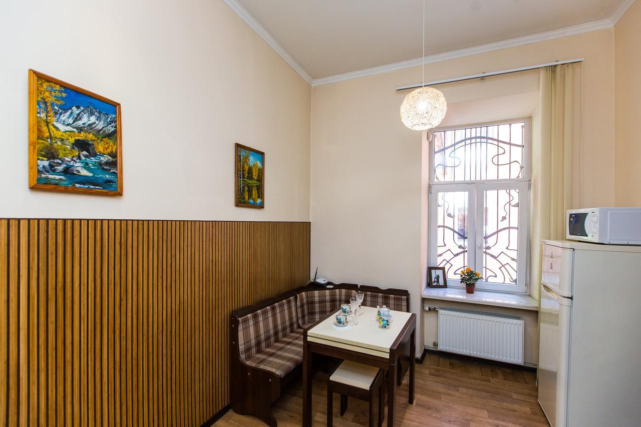 Luxury Central Two Bedroom Apartment Львов Экстерьер фото