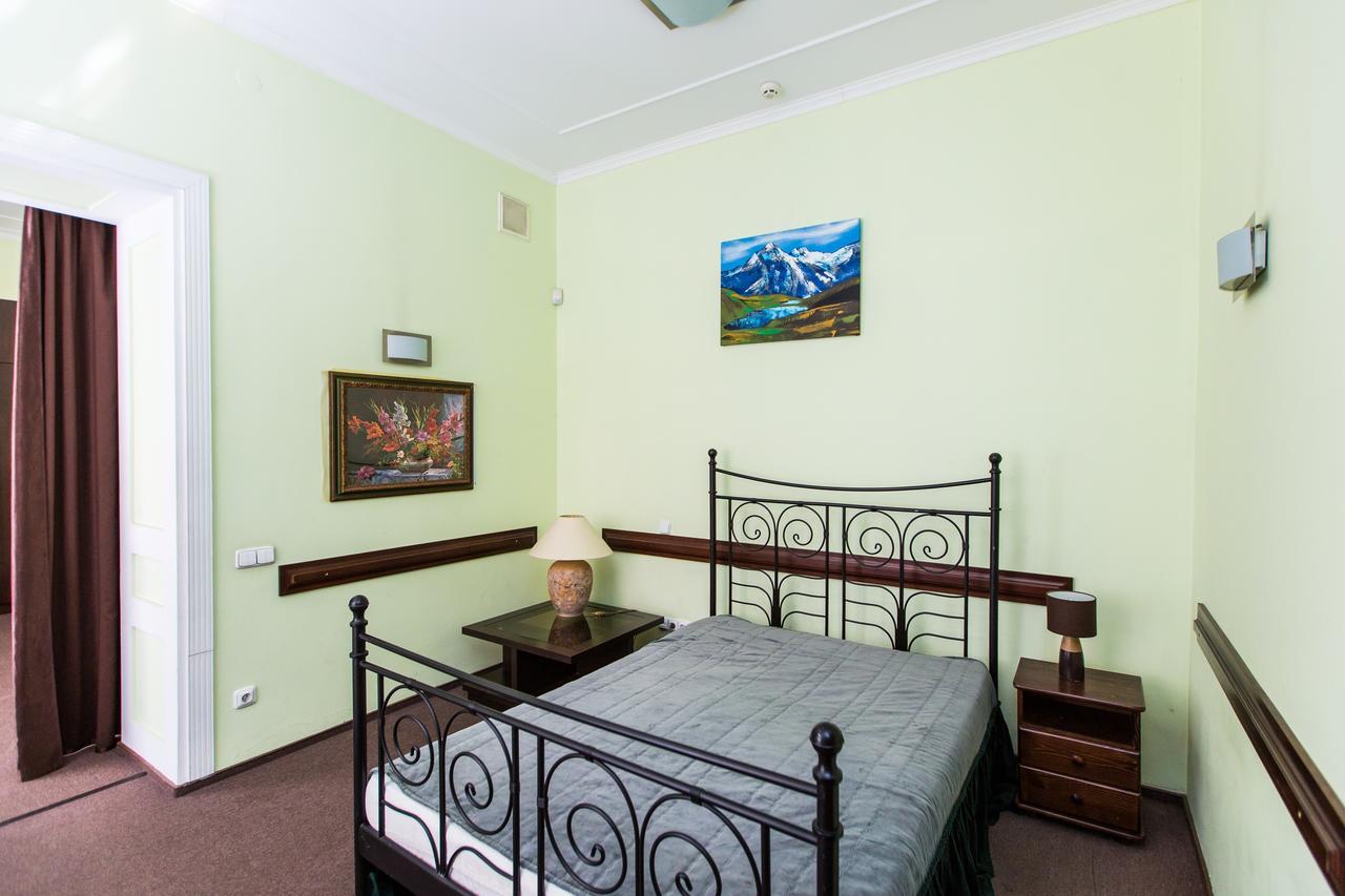 Luxury Central Two Bedroom Apartment Львов Экстерьер фото