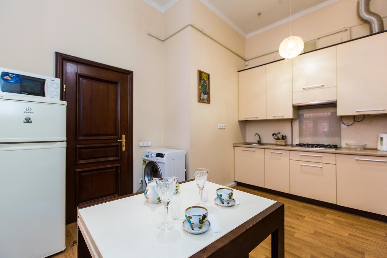 Luxury Central Two Bedroom Apartment Львов Экстерьер фото