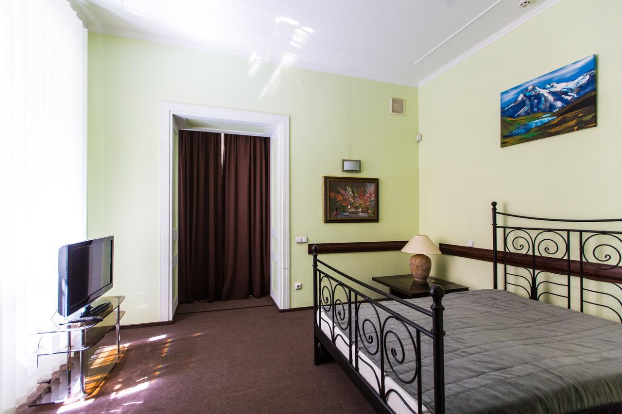 Luxury Central Two Bedroom Apartment Львов Экстерьер фото